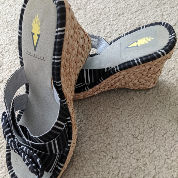 Volatile Wedge Sandals - Picture 3 of 6
